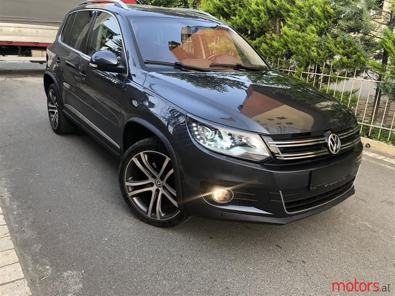 2010' Volkswagen Tiguan photo #4