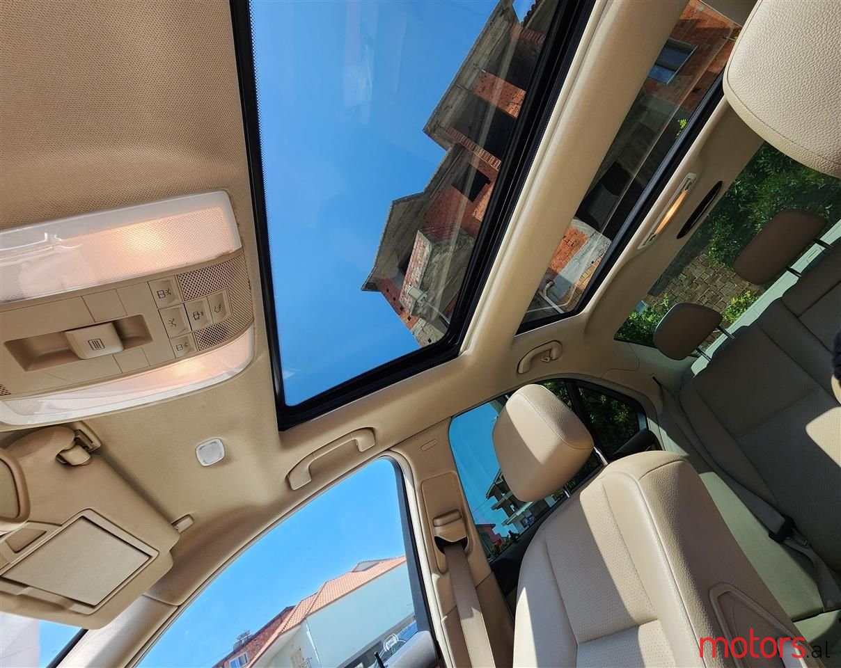 2012' Mercedes-Benz C 300 photo #6