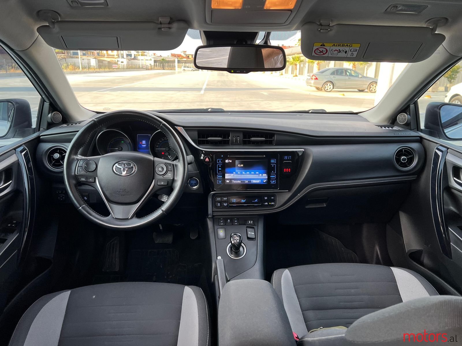 2017' Toyota Auris photo #2