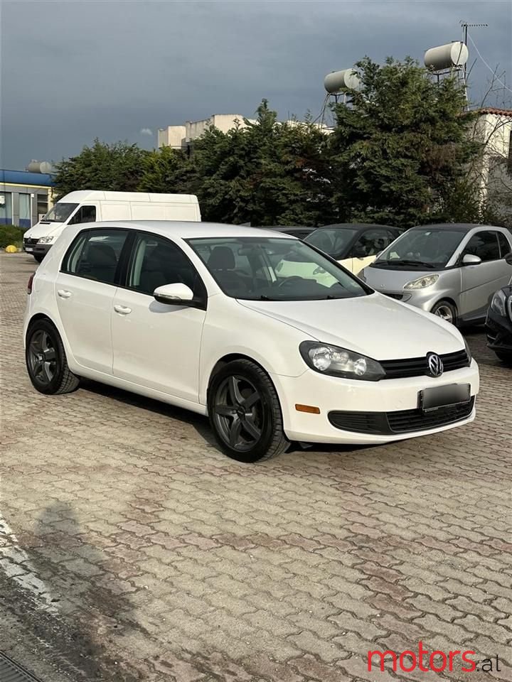 2011' Volkswagen Golf photo #1