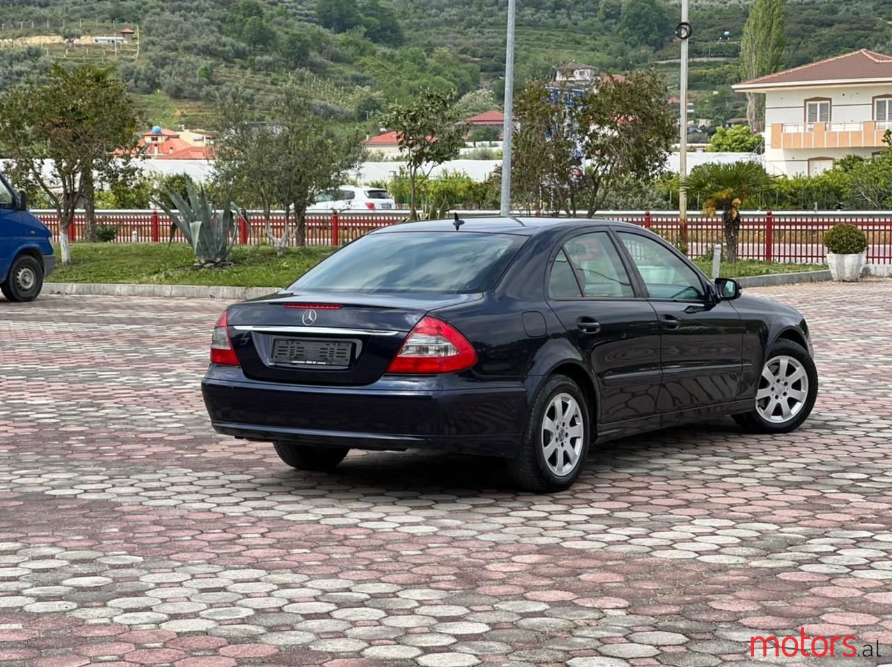 2009' Mercedes-Benz E 220 photo #3