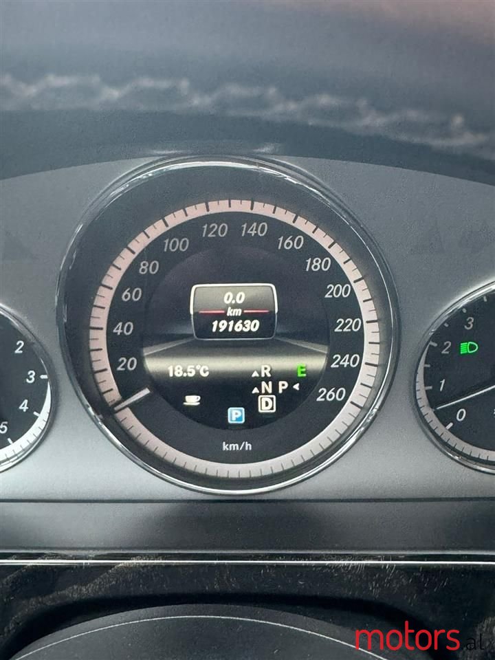 2013' Mercedes-Benz E 300 photo #5