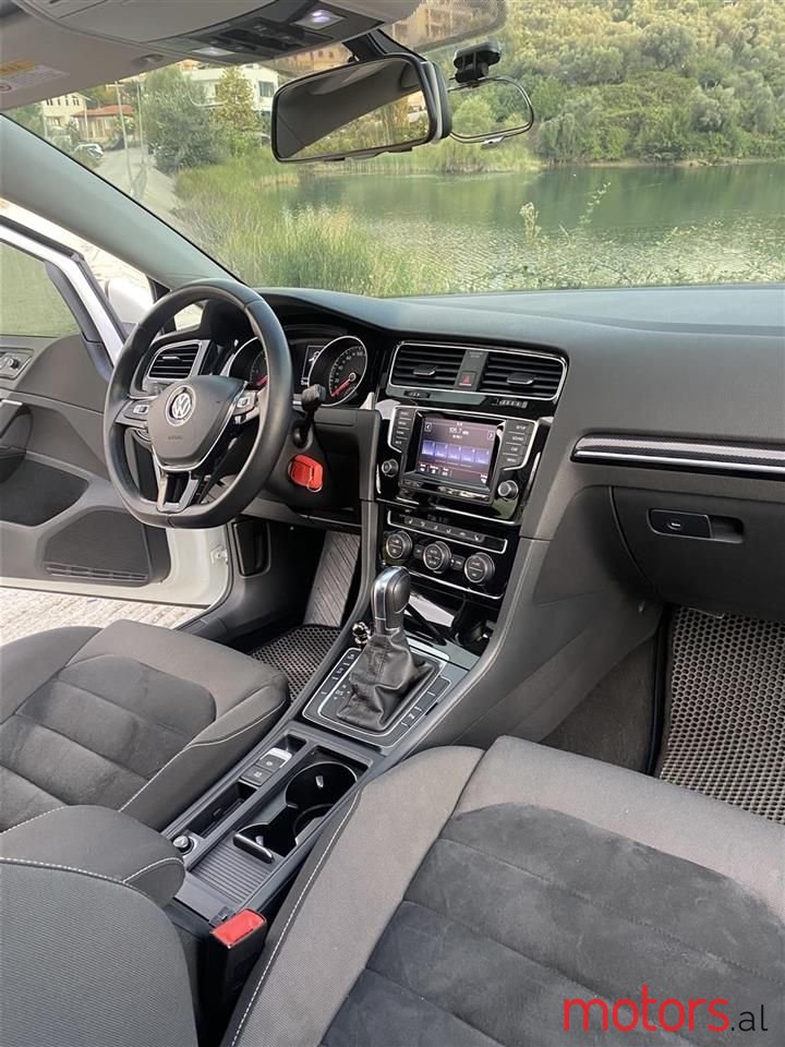 2013' Volkswagen Golf photo #3