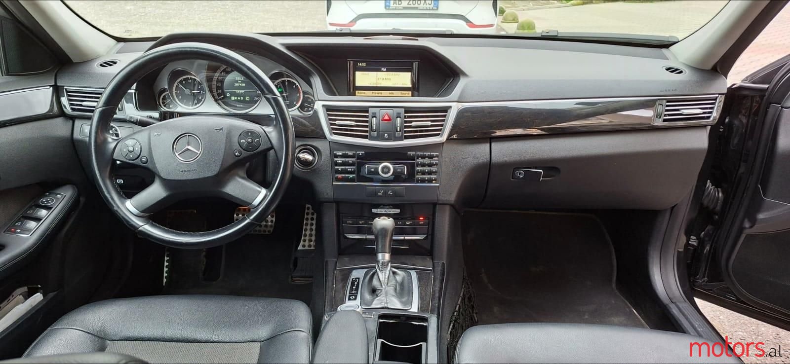 2010' Mercedes-Benz E 220 photo #4