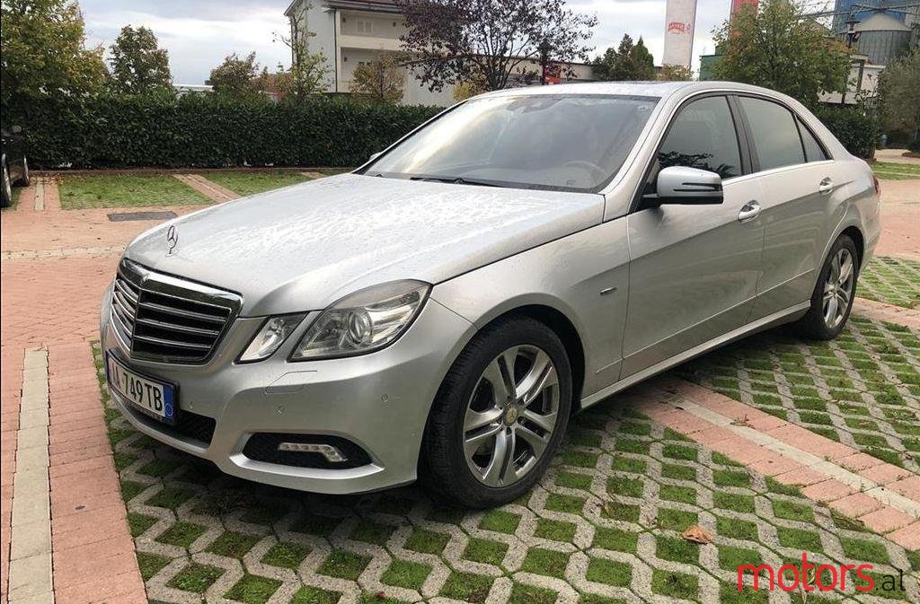 2011' Mercedes-Benz E 350 photo #1