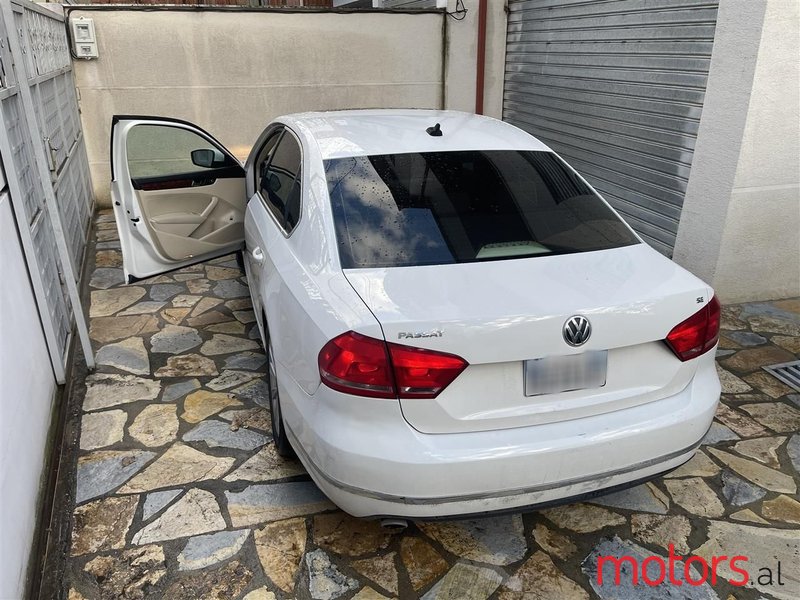 2013' Volkswagen Passat photo #6