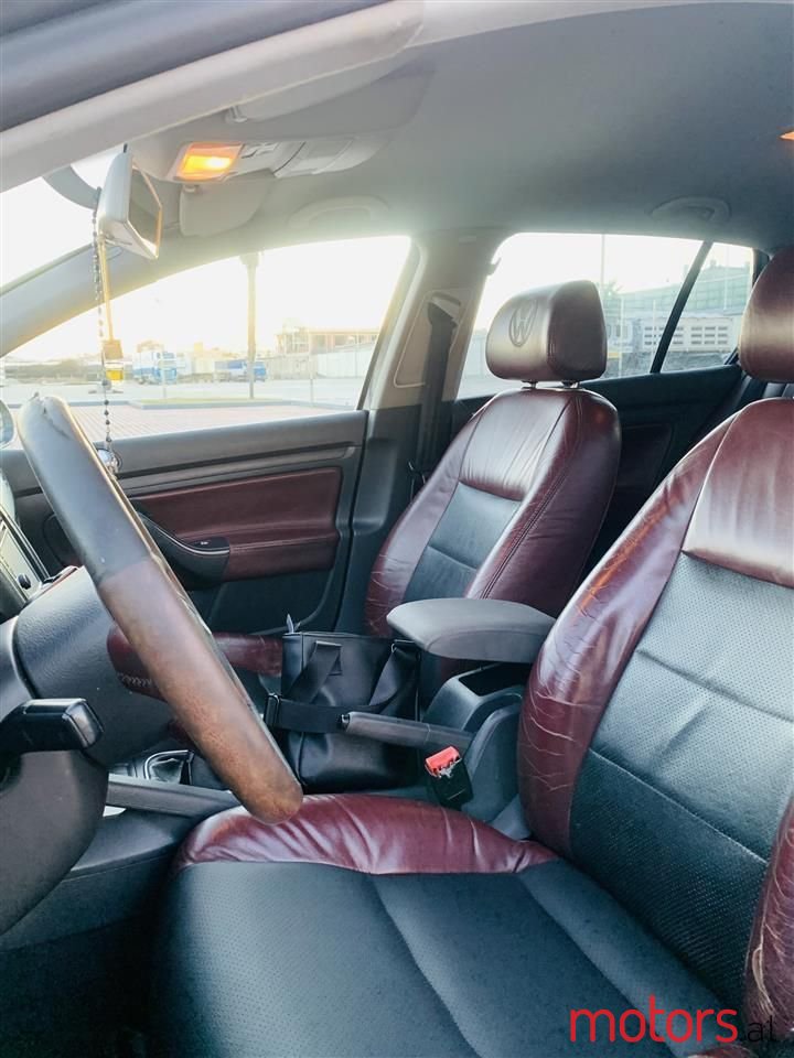 2005' Volkswagen Golf photo #5