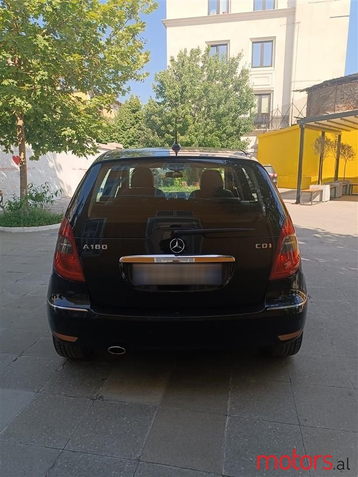 2009' Mercedes-Benz A 180 photo #2