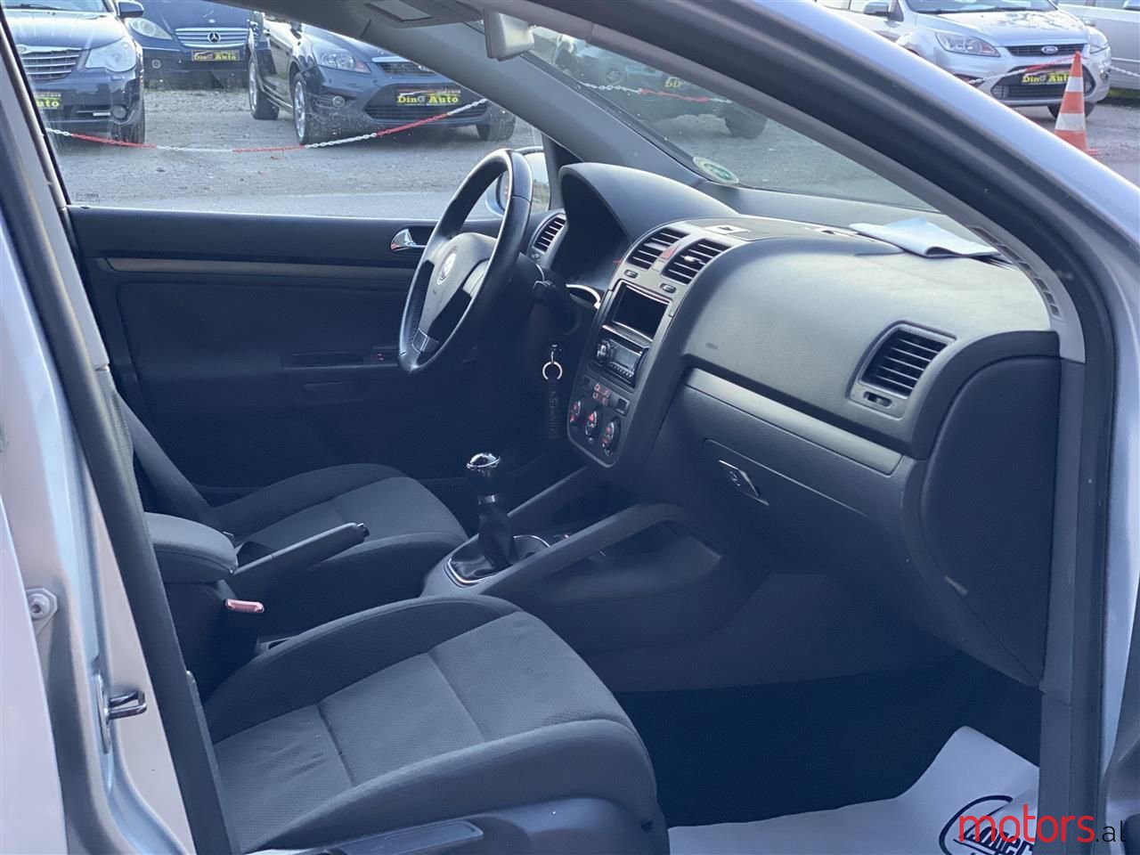 2004' Volkswagen Golf photo #6