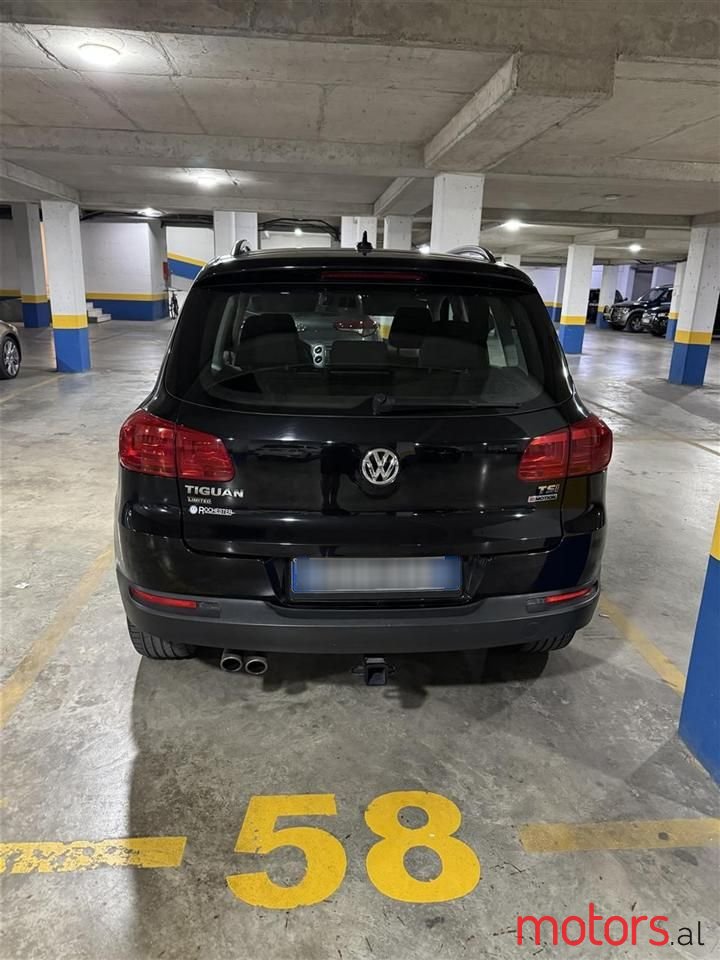 2017' Volkswagen Tiguan photo #5