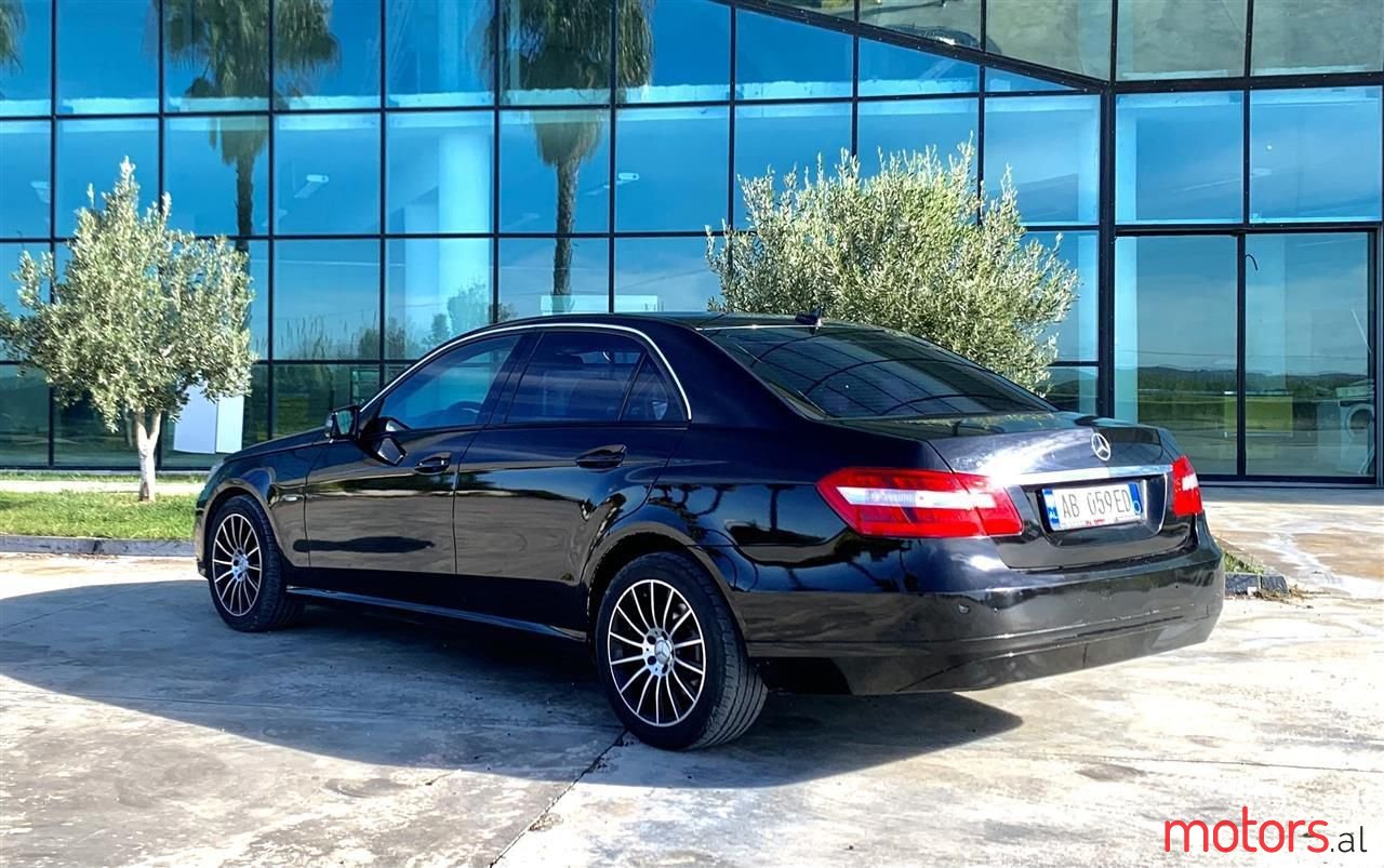 2012' Mercedes-Benz E 220 photo #2