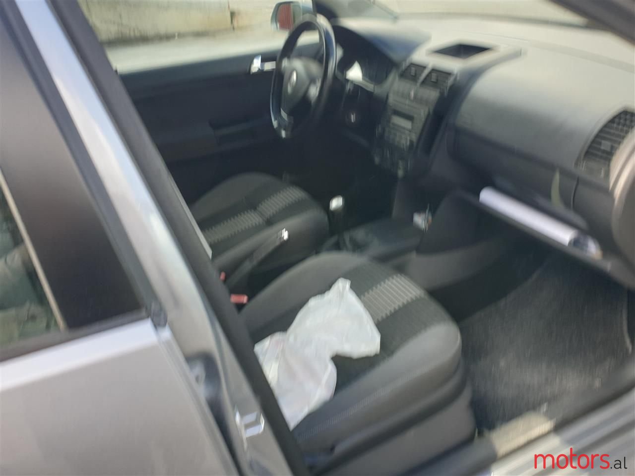 2009' Volkswagen Polo photo #5