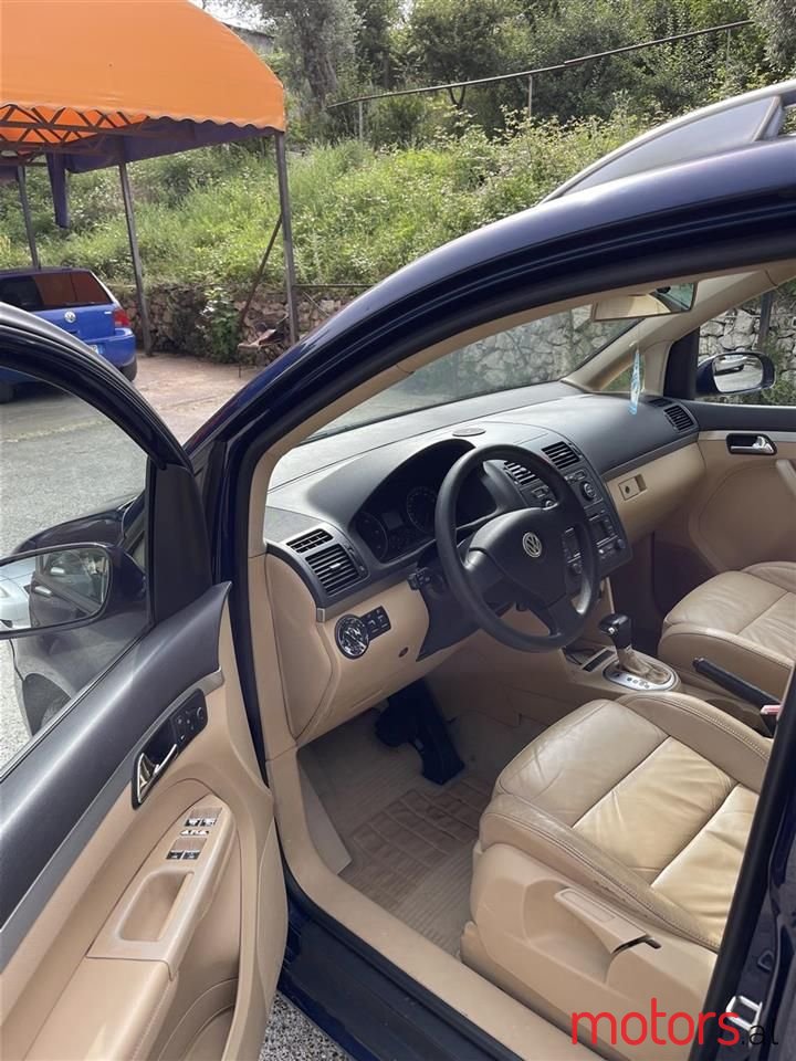 2005' Volkswagen Touran photo #6