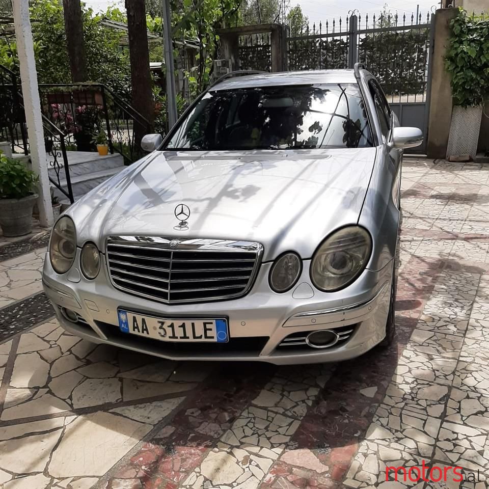 2006' Mercedes-Benz E 220 photo #2