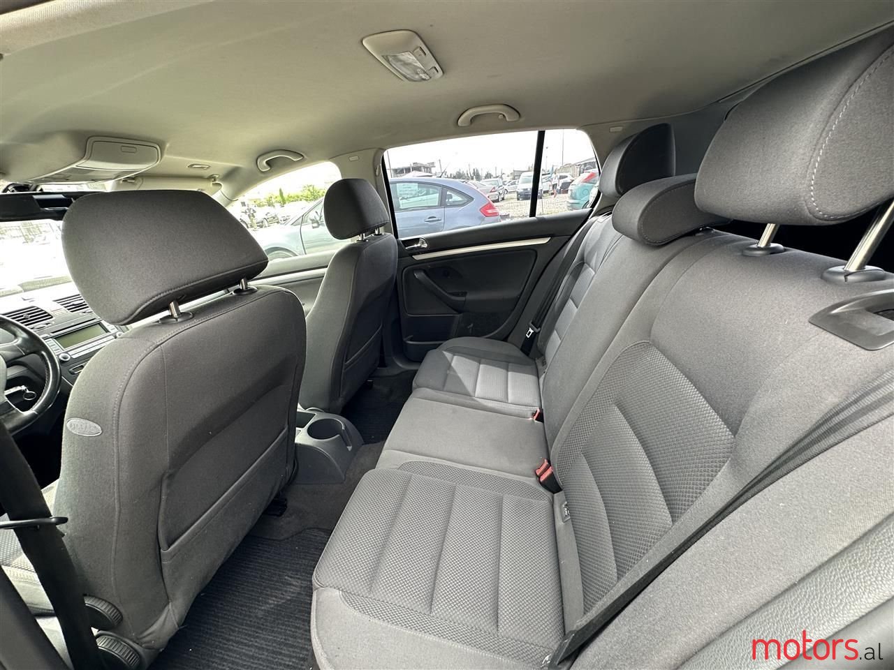 2005' Volkswagen Golf photo #2