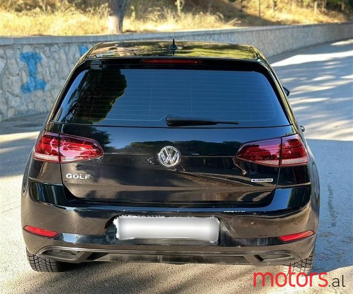 2019' Volkswagen Golf photo #2