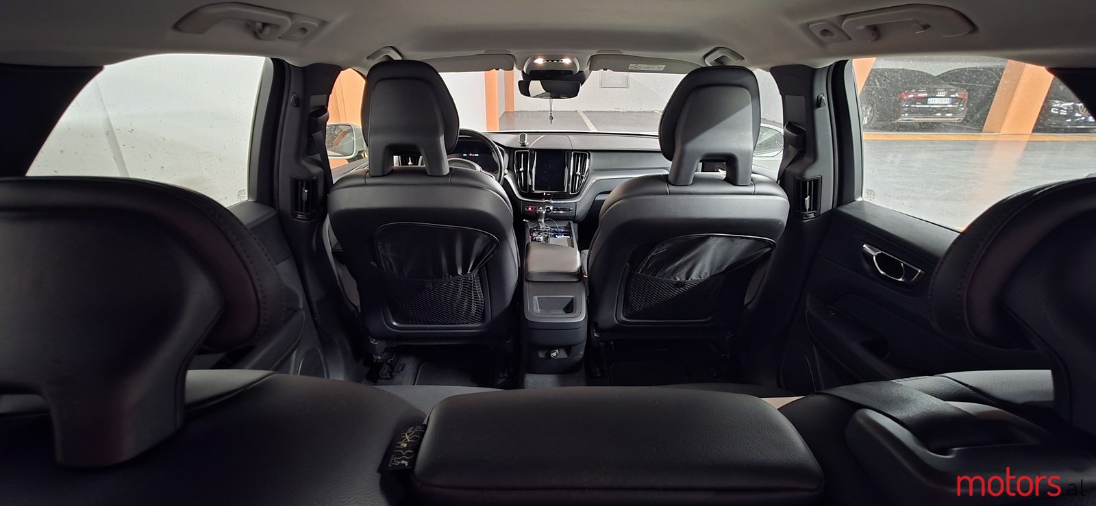 2018' Volvo XC60 photo #2