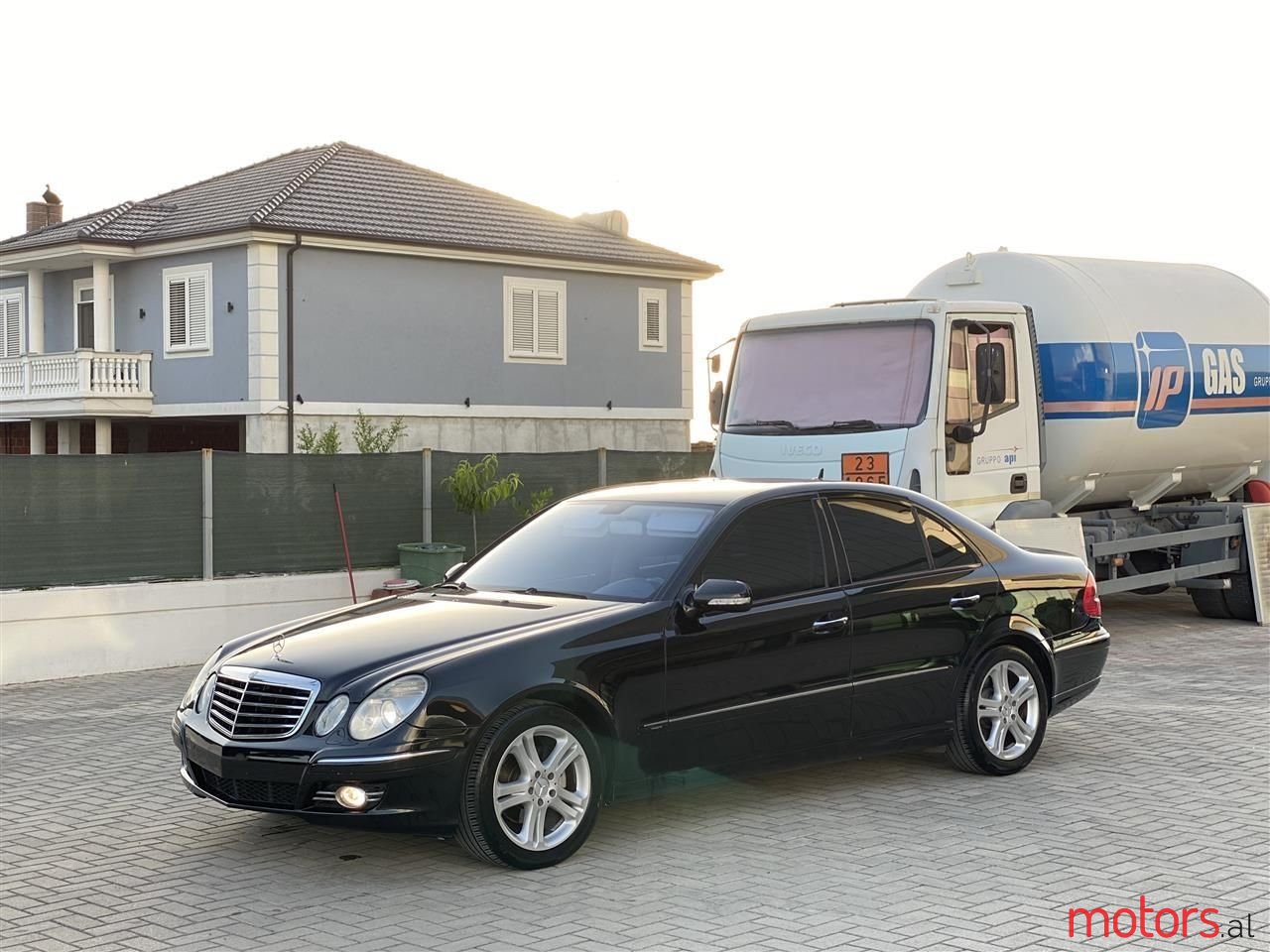 2008' Mercedes-Benz E 320 photo #3