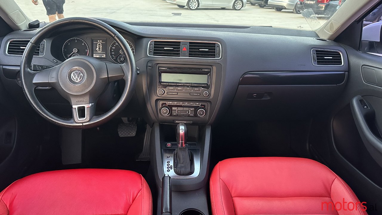 2011' Volkswagen Jetta photo #6