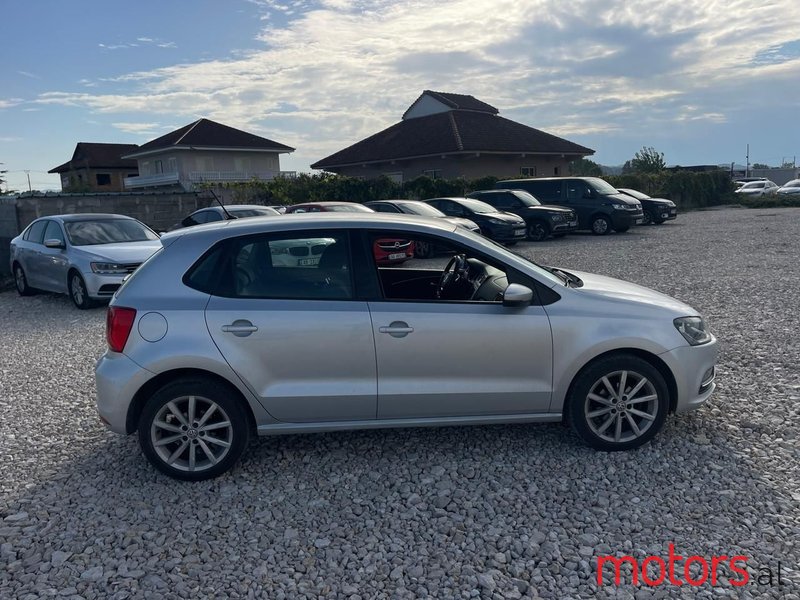 2015' Volkswagen Polo photo #2