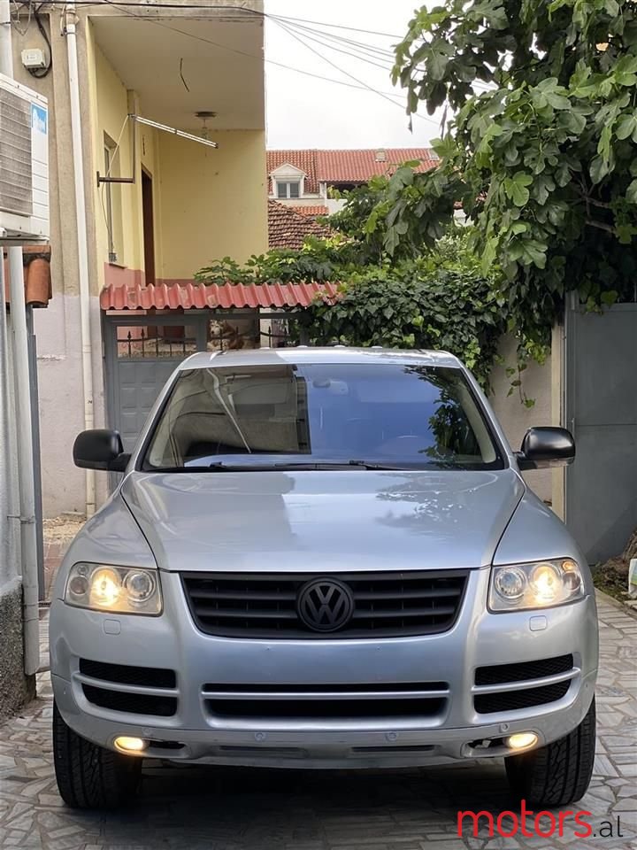 2004' Volkswagen Touareg photo #3