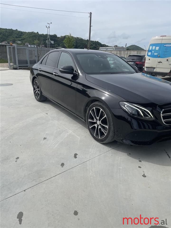 2016' Mercedes-Benz E 220 photo #2