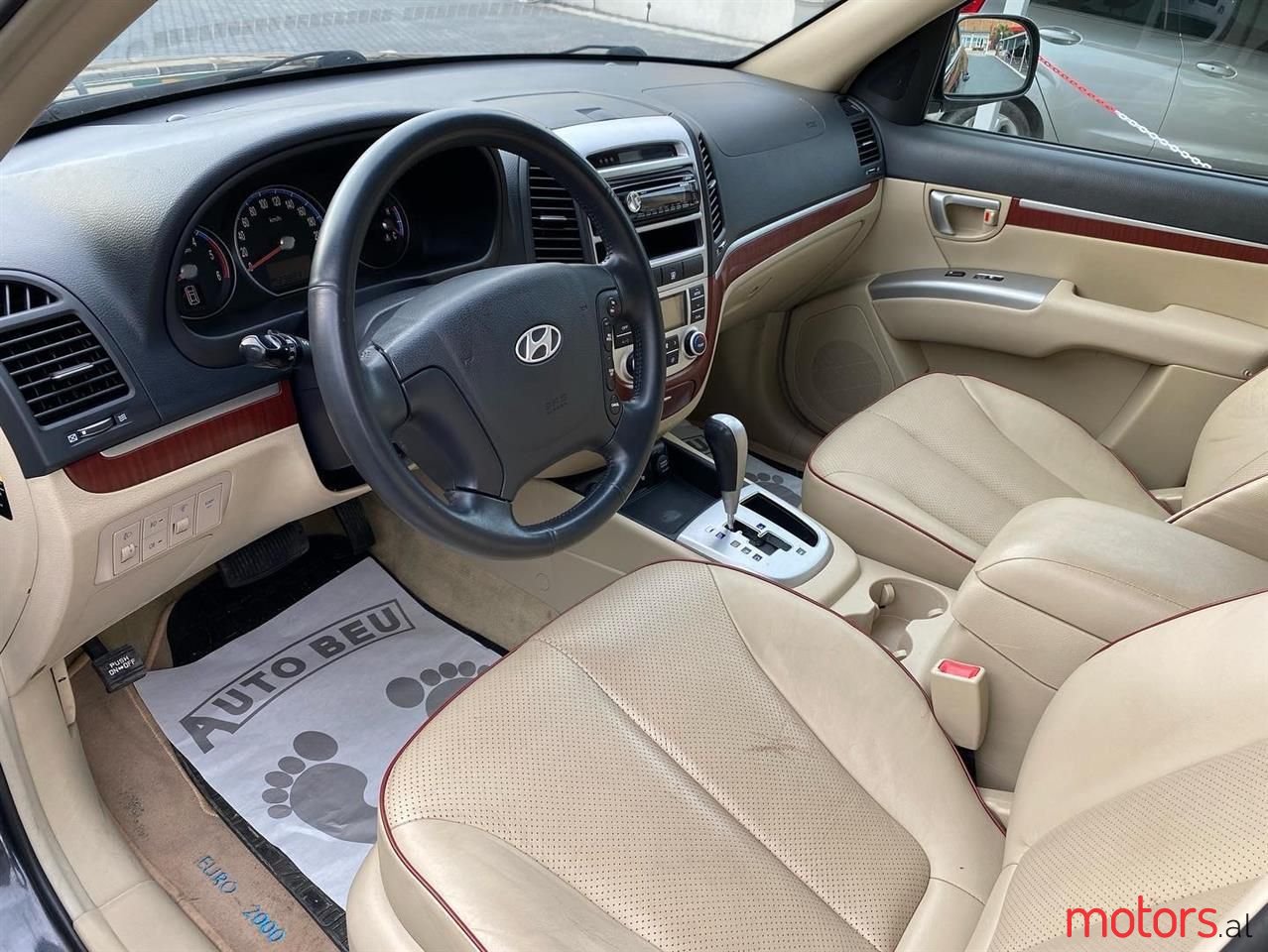 2008' Hyundai Santa Fe photo #5