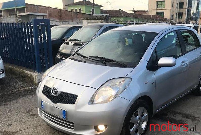 2008' Toyota Yaris photo #2