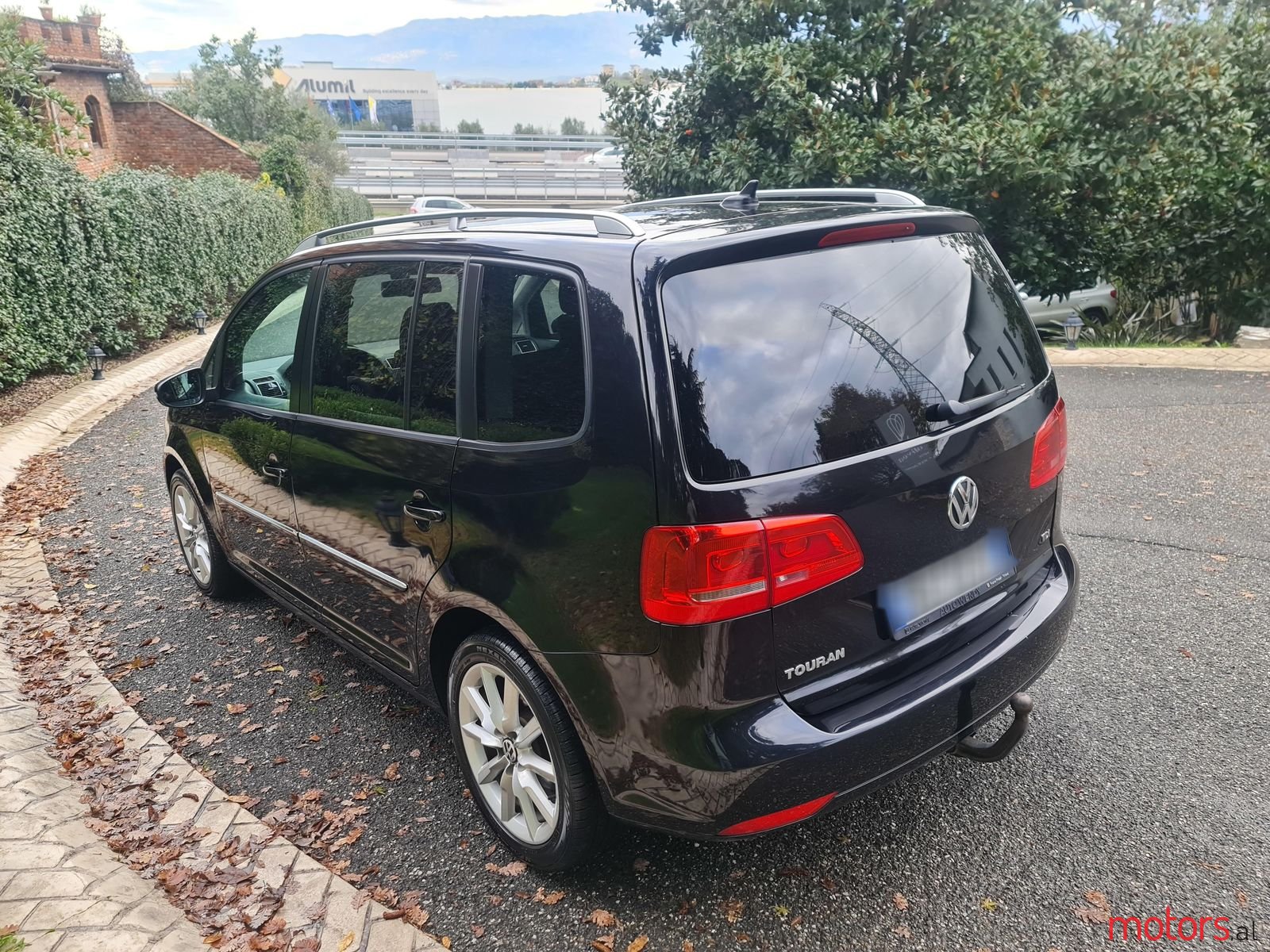 2012' Volkswagen Touran photo #2