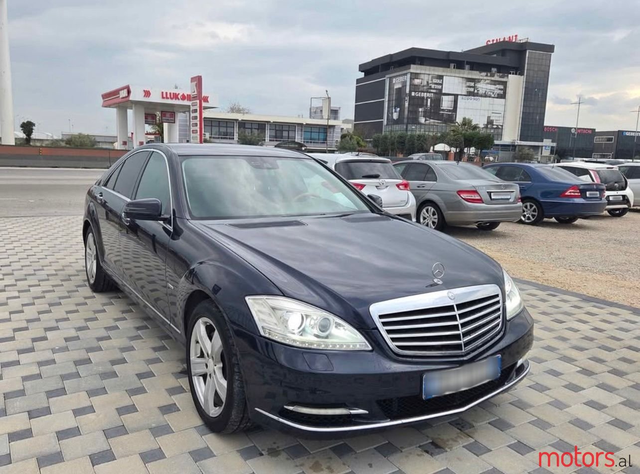 2010' Mercedes-Benz 350 photo #2