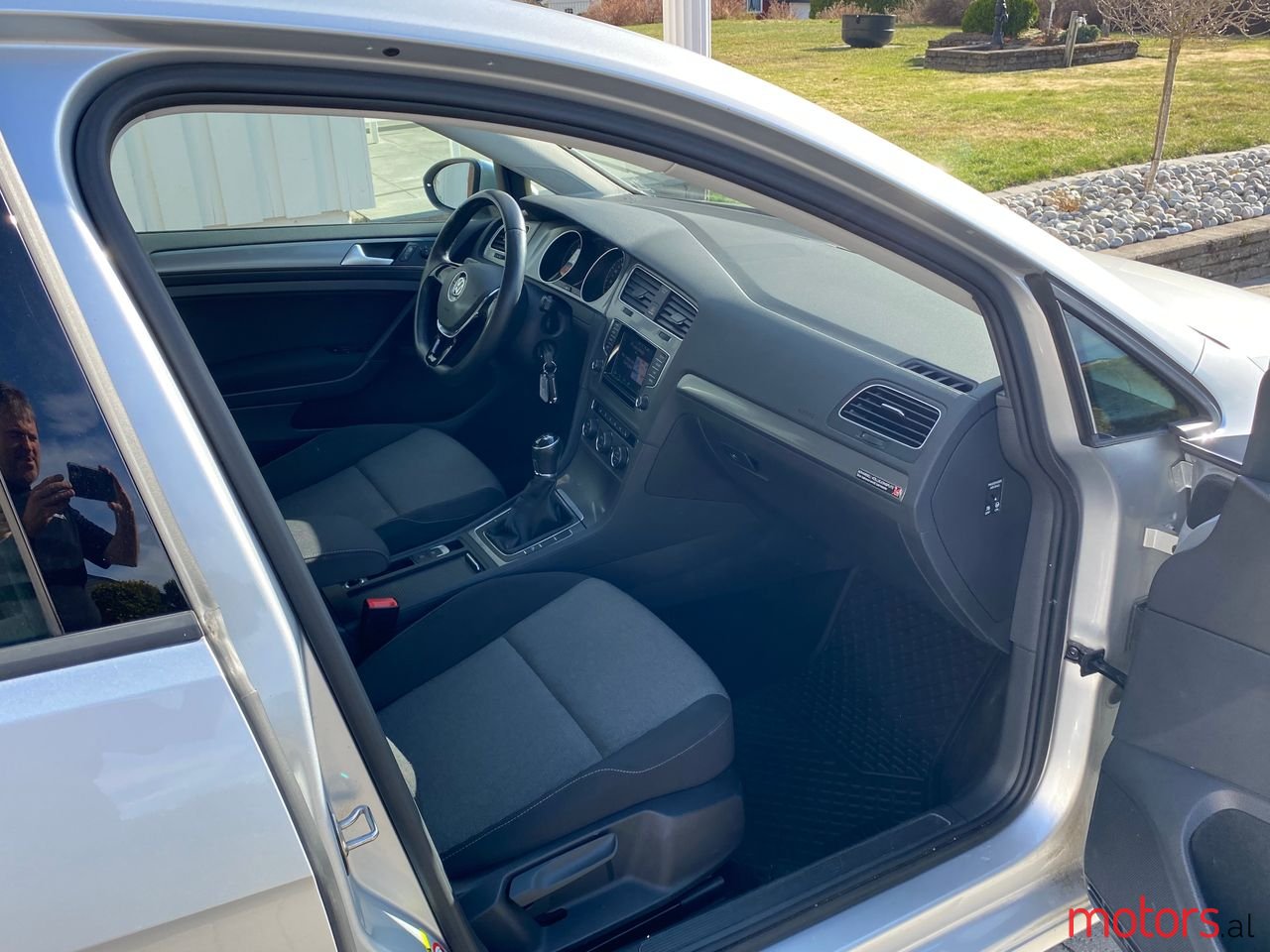 2014' Volkswagen Golf 1.2 TSI Trendline photo #1