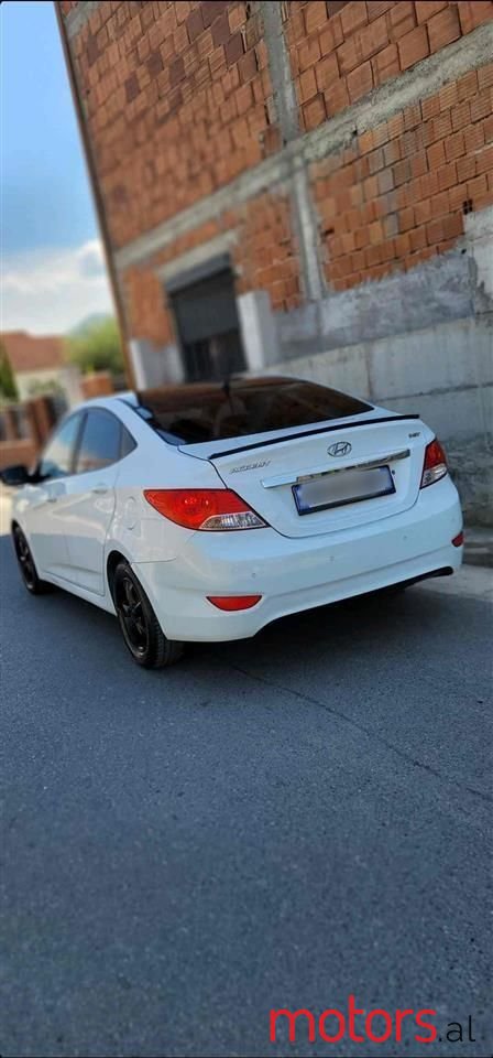 2011' Hyundai Accent photo #2