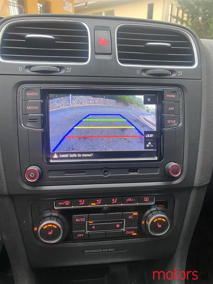 2011' Volkswagen Golf photo #4