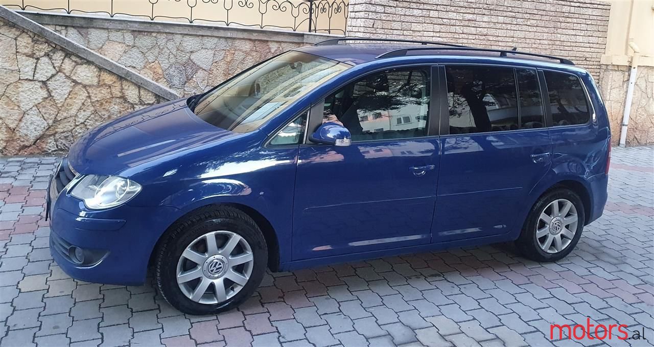 2008' Volkswagen Touran photo #6