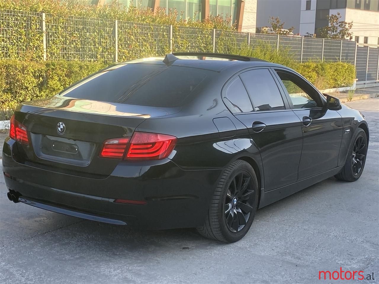 2011' BMW 528 photo #5