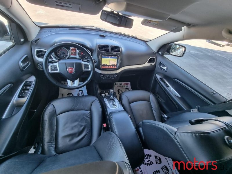 2014' Fiat Freemont photo #3