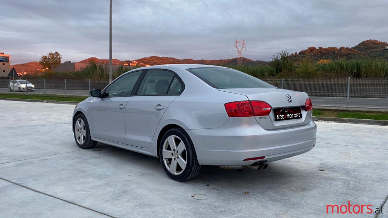 2011' Volkswagen Jetta photo #6