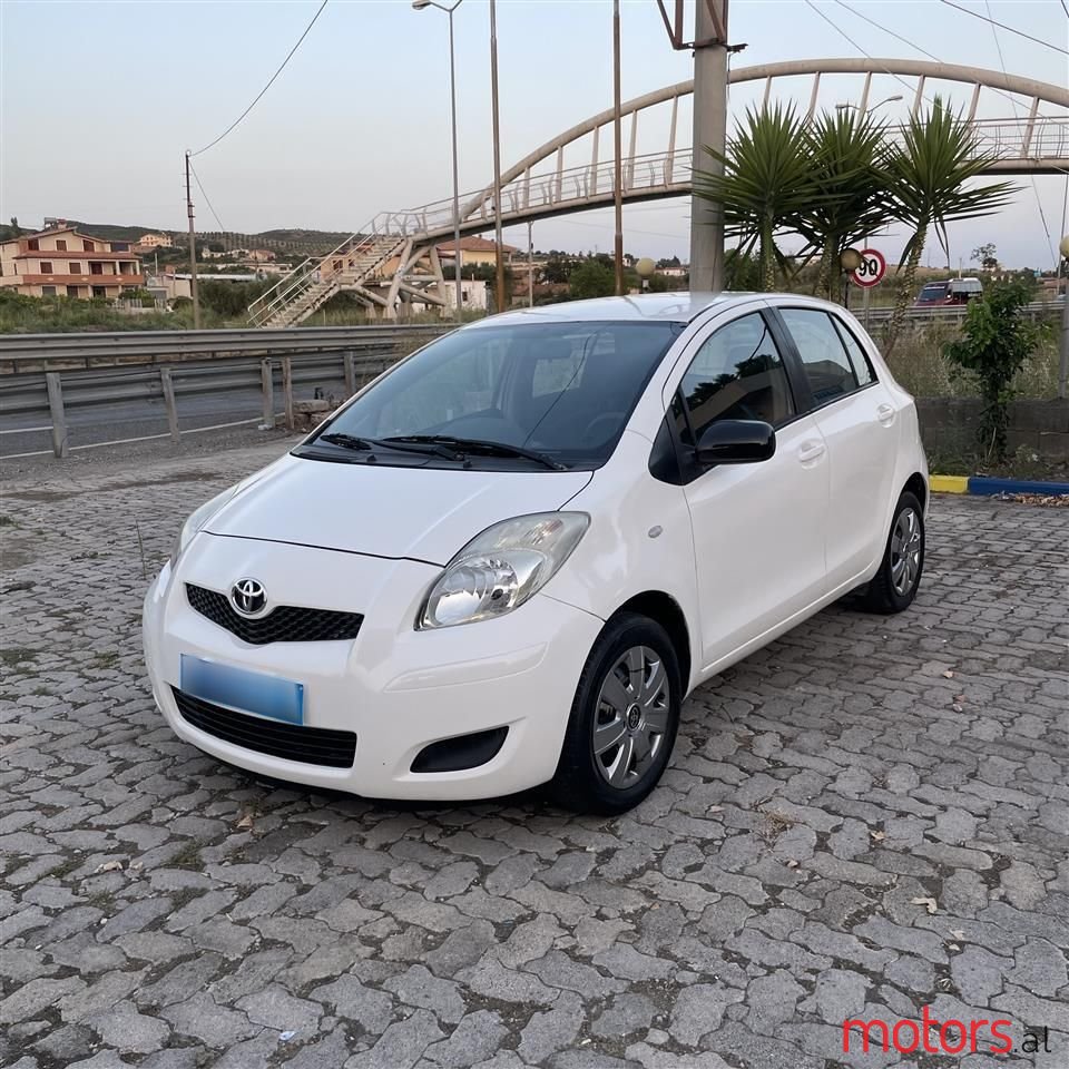 2009' Toyota Yaris photo #2