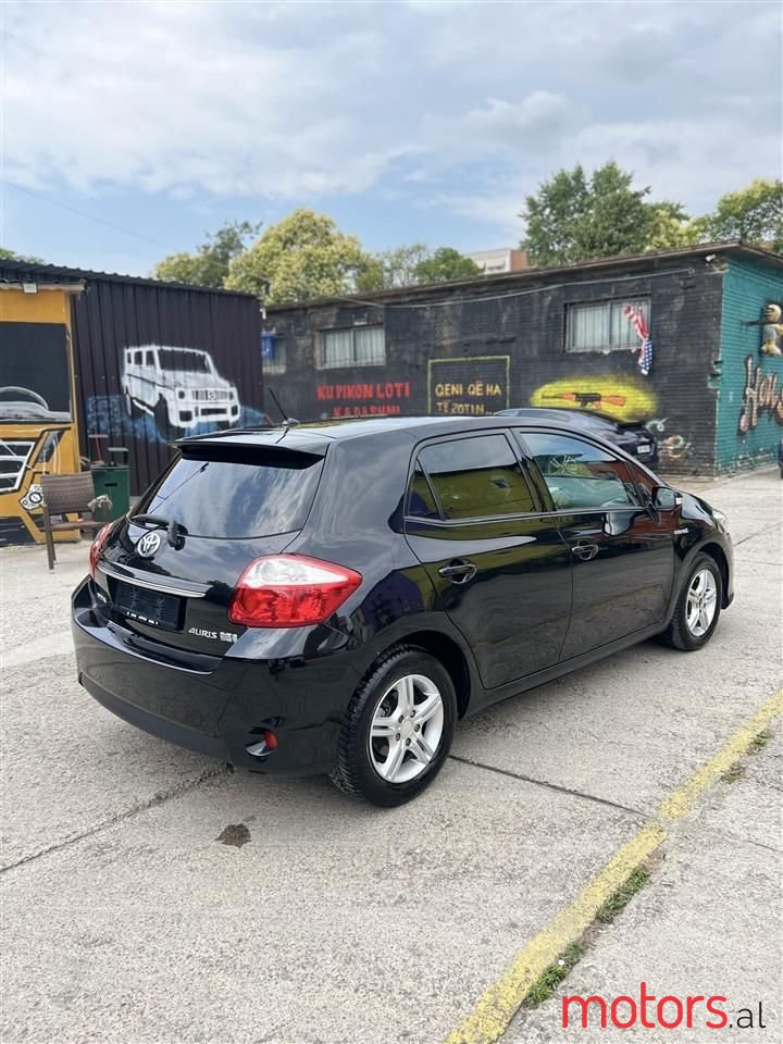 2010' Toyota Auris photo #4