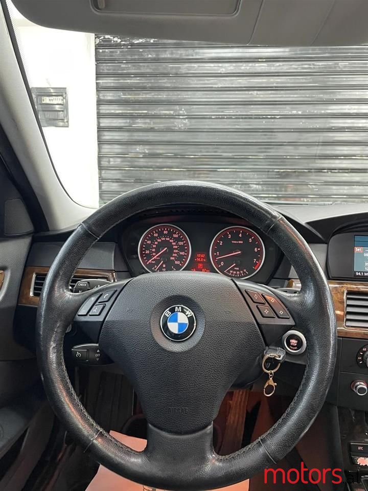 2010' BMW 528 photo #5