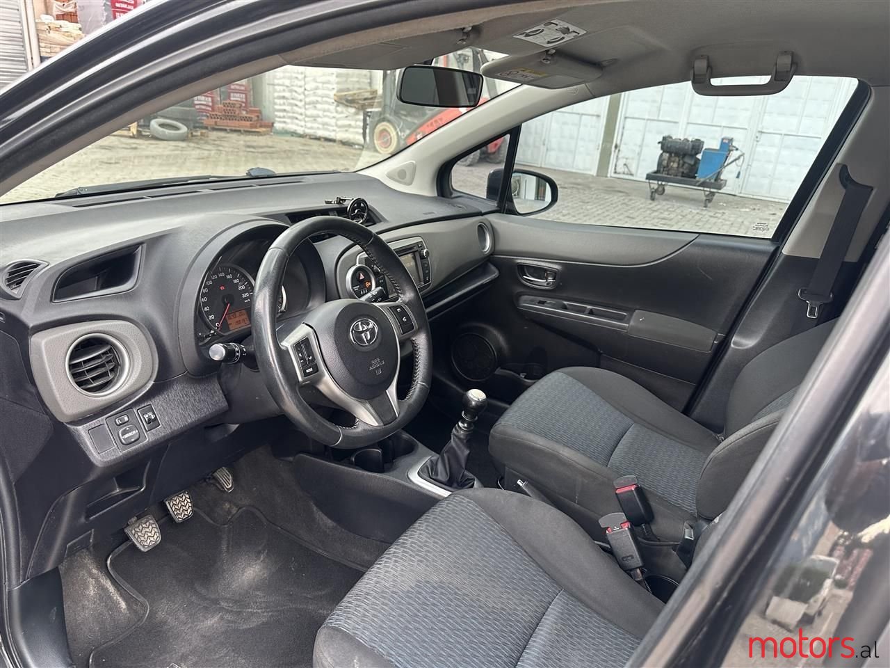 2013' Toyota Yaris photo #6