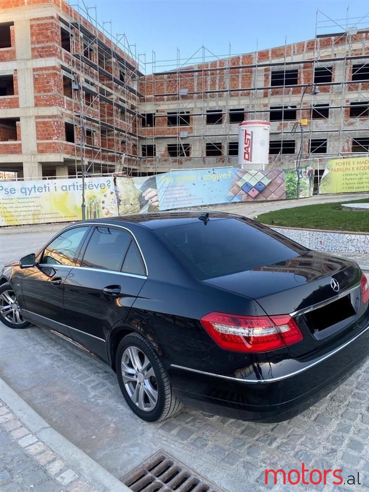 2010' Mercedes-Benz E 220 photo #2