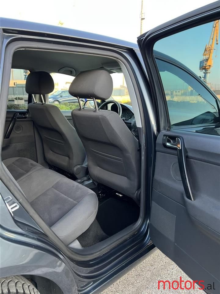 2006' Volkswagen Polo photo #5