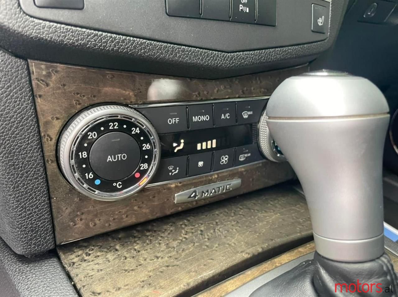 2011' Mercedes-Benz C 250 photo #6