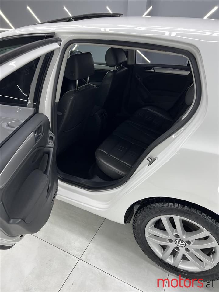 2010' Volkswagen Golf photo #2