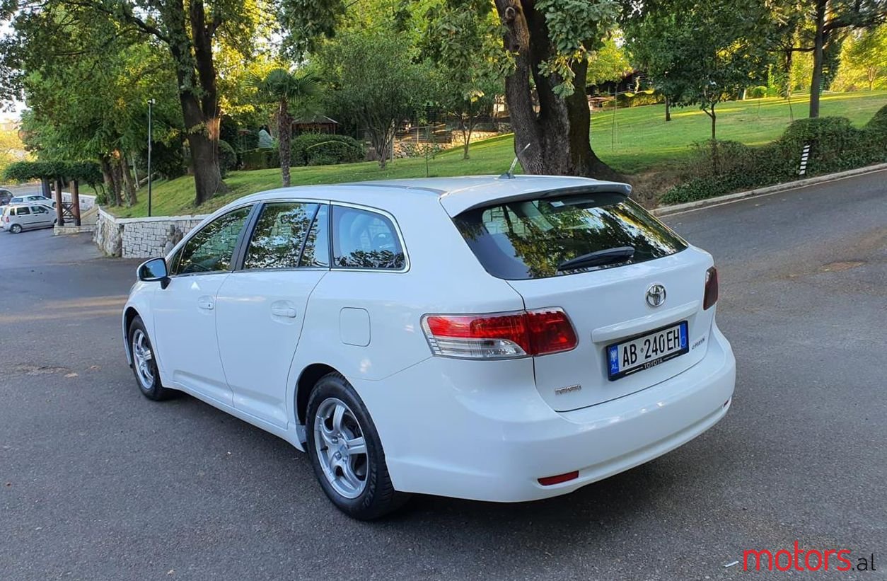 2010' Toyota Avensis photo #1