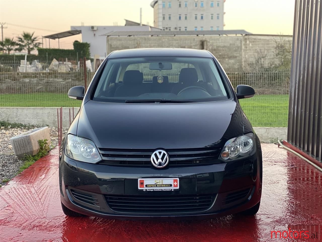 2011' Volkswagen Golf Plus photo #2