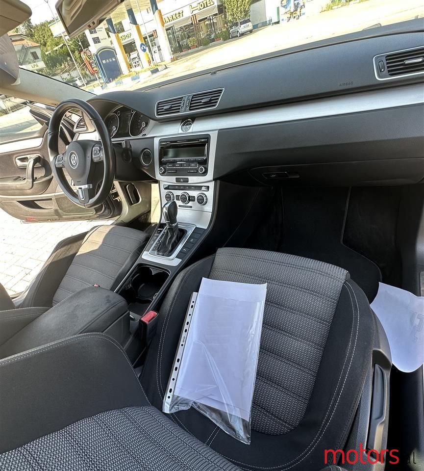 2013' Volkswagen Passat photo #3