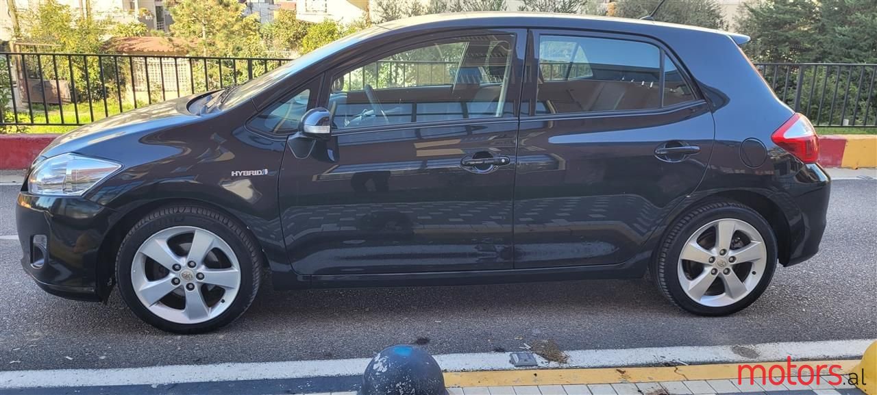 2011' Toyota Auris photo #3