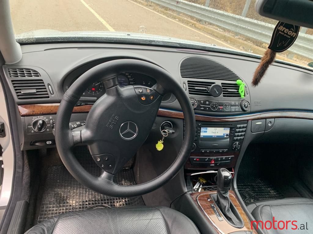 2005' Mercedes-Benz E 220 photo #3